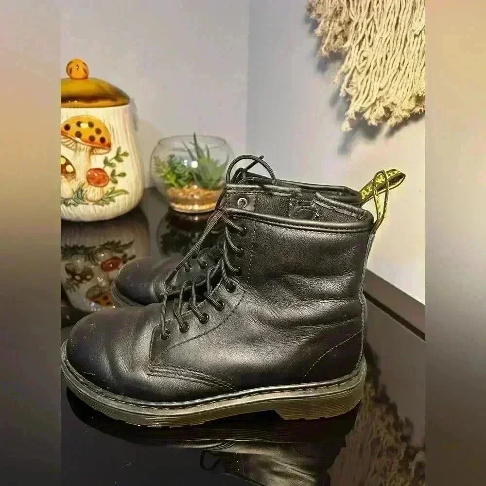 Dr Doc Martens 1460 Junior  Boots Softy T Leather Up boots size 4 Black Laced up